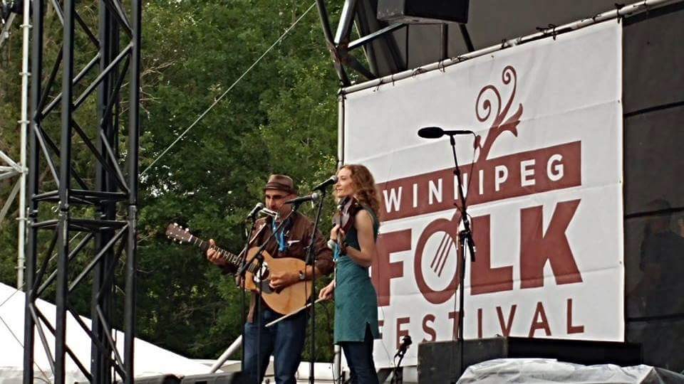 Dan Fechette & Laurel Thomsen performing at the Winnipeg Folk Festival