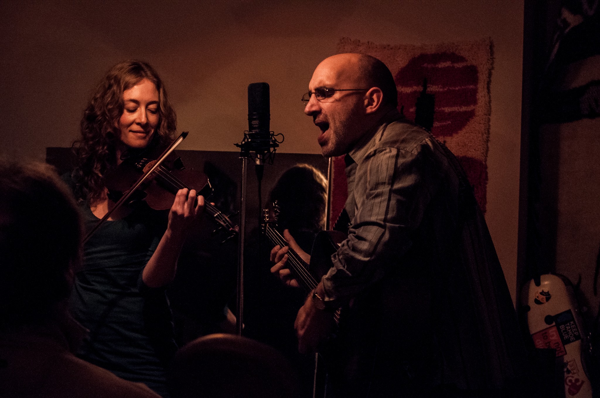 Dan Frechette & Laurel Thomsen performing a house concert