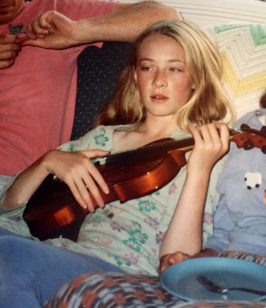 young Laurel Thomsen with her violin