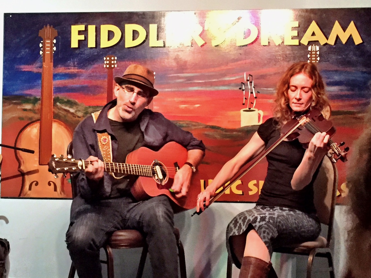Dan Frechette & Laurel Thomsen performing the Fiddler's Dream coffeehouse series