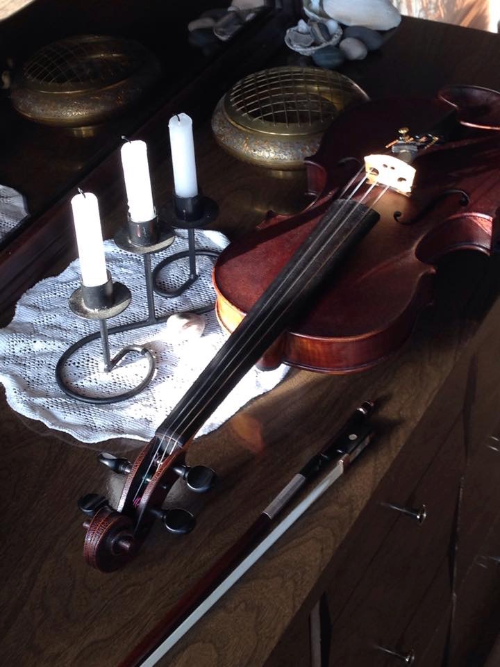 Laurel Thomsen's violin with candles