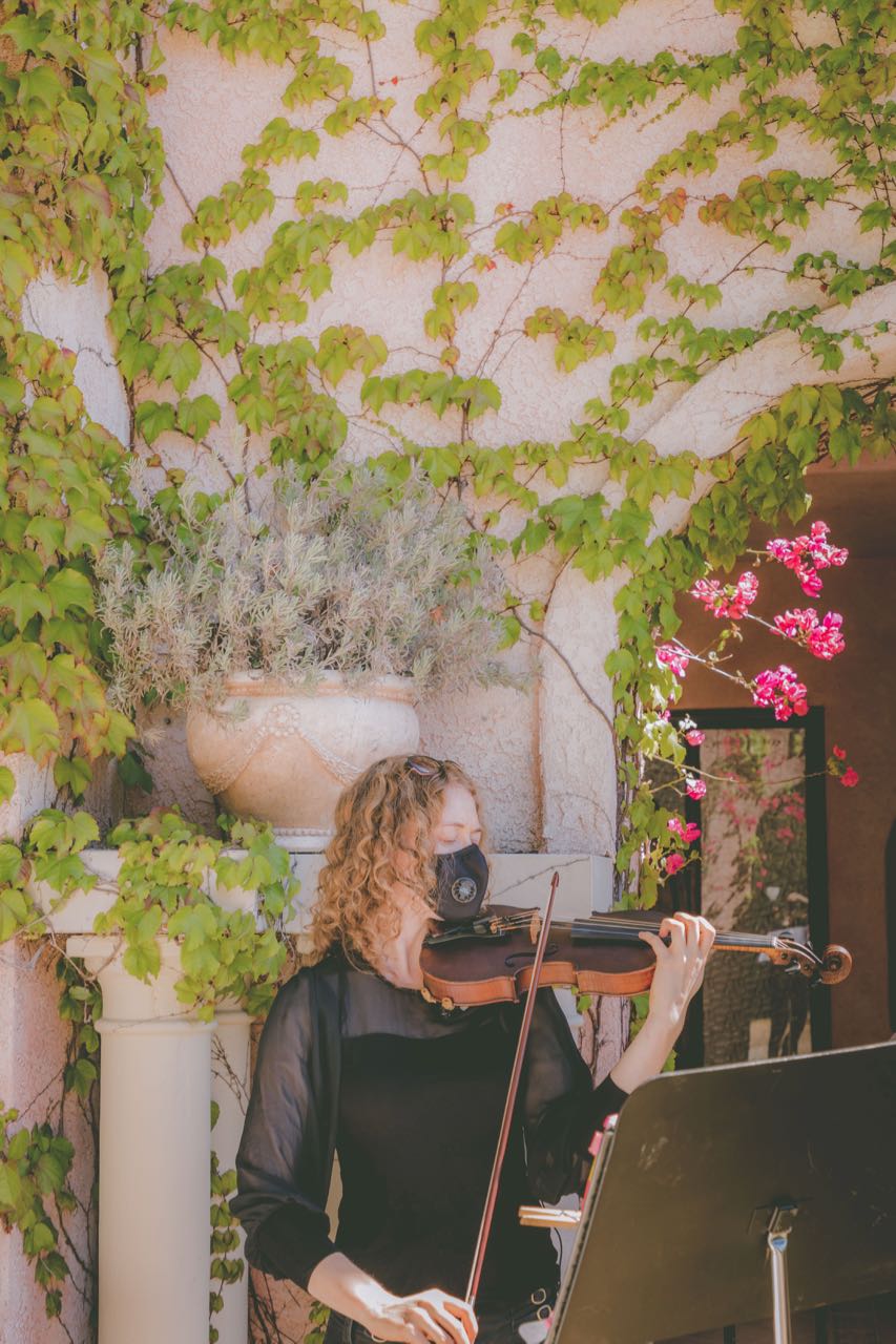 Violinist Laurel Thomsen performing solo violin at a wedding